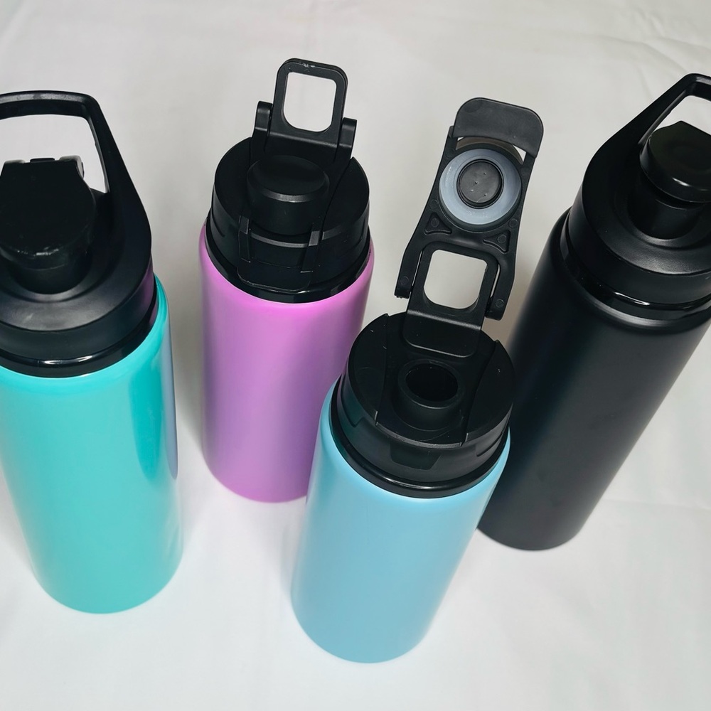 Set of 4 Aluminum Water Bottles Multi-Color 20–26 oz (3 New, 1 Gently Used) - Picture 5 of 6